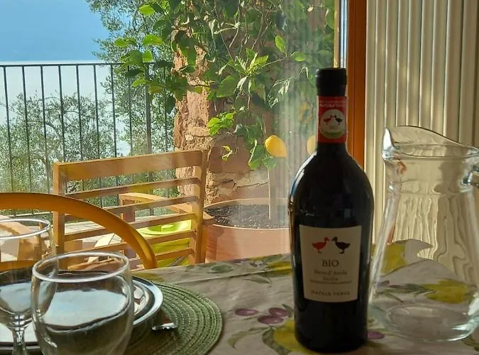 Casa Del Codirosso بيت للعطل *